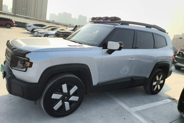 Used  G318 2024 Four-Wheel-Drive Air Suspension Model
