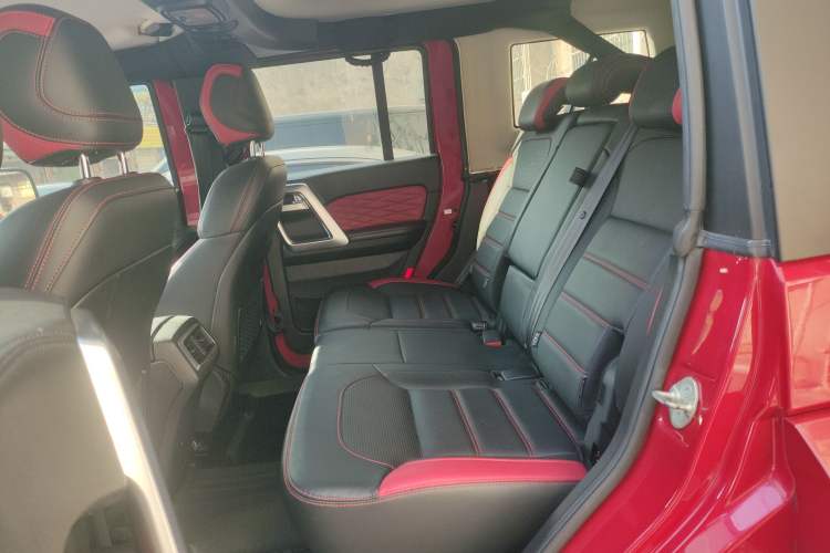 Used  BJ40 2019 Updated Version 2.0T Automatic All-Wheel Drive Urban Hunter Edition Premium China V Emission Standard
