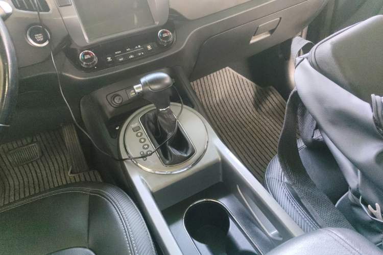 Used Kia Sportage R 2015 2.0L Automatic Two-Wheel Drive DLX Model