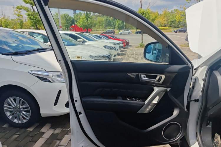 Used Haval H2 2016 Red Label 1.5T Automatic Two-Wheel Drive Prestige Model
