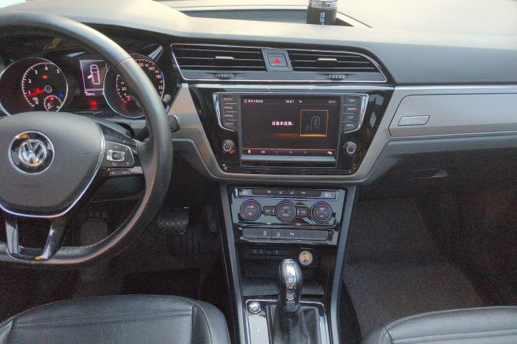 Used Volkswagen Touran 2018 Volkswagen Touran L 280TSI DSG Comfort Edition 7-seater
