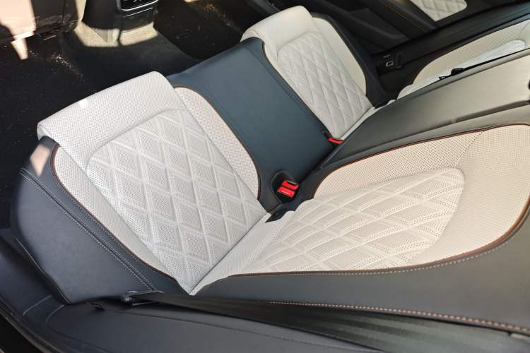 Used Volkswagen Magotan 2023 2 Million Units Commemorative Edition 330TSI DSG Luxury Version
