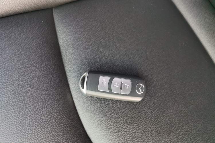 Used Mazda Mazda 3 Axela 2016 Sedan 1.5L Automatic Luxury Model