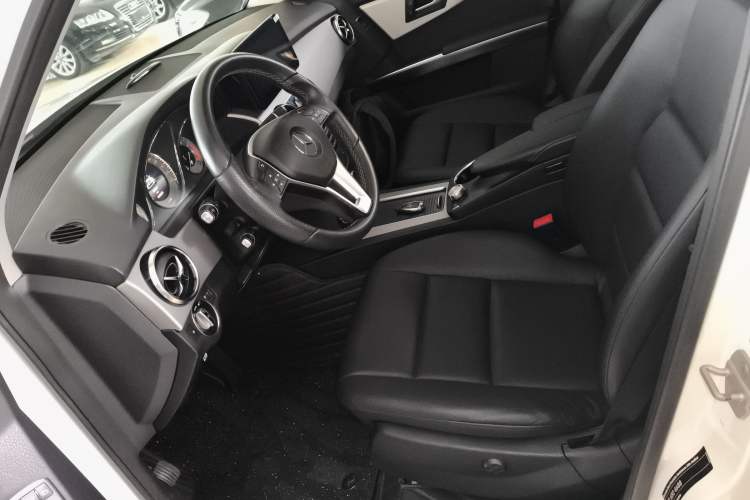 Used Mercedes-Benz GLK-Class 2013 GLK 300 4MATIC Dynamic Sunroof Model