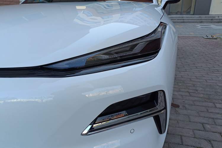 Used  Galaxy 8 2025 130km EM-i Deluxe Edition
