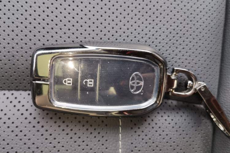 Used Toyota Harrier 2022 2.0L CVT Two-Wheel Drive Deluxe Edition
