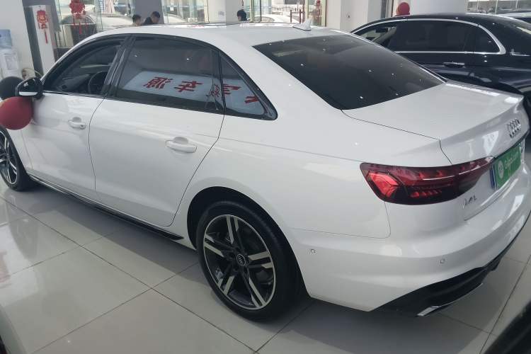 Used Audi A4L 2022 40 TFSI Luxury Dynamic Model
