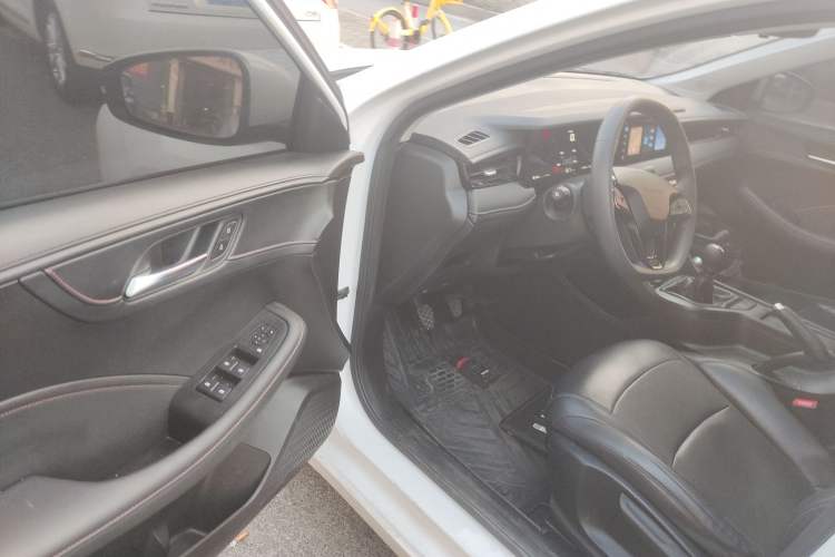 Used Roewe i5 2023 1.5L Manual Excellence Edition