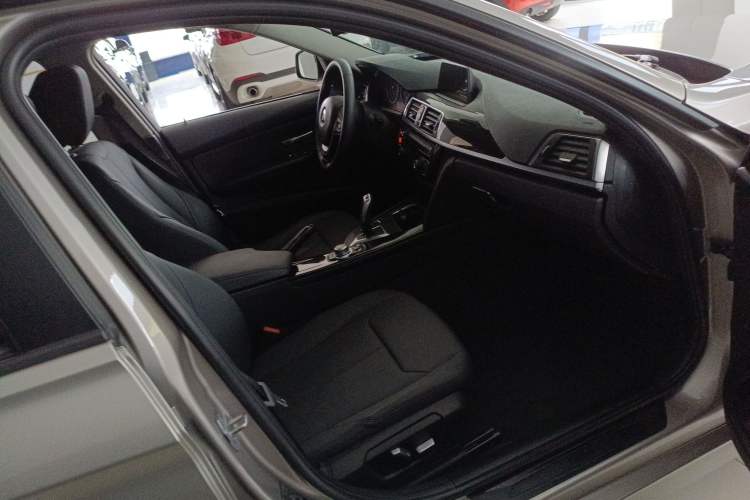 Used BMW 3 Series 2016 320i Fashion Model
