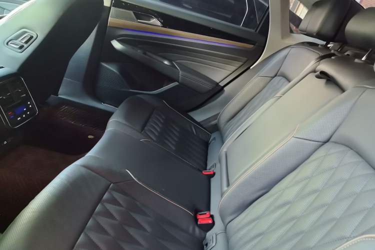 Used Volkswagen Passat 2020 Revised Version 330TSI Luxury Edition China VI Standard
