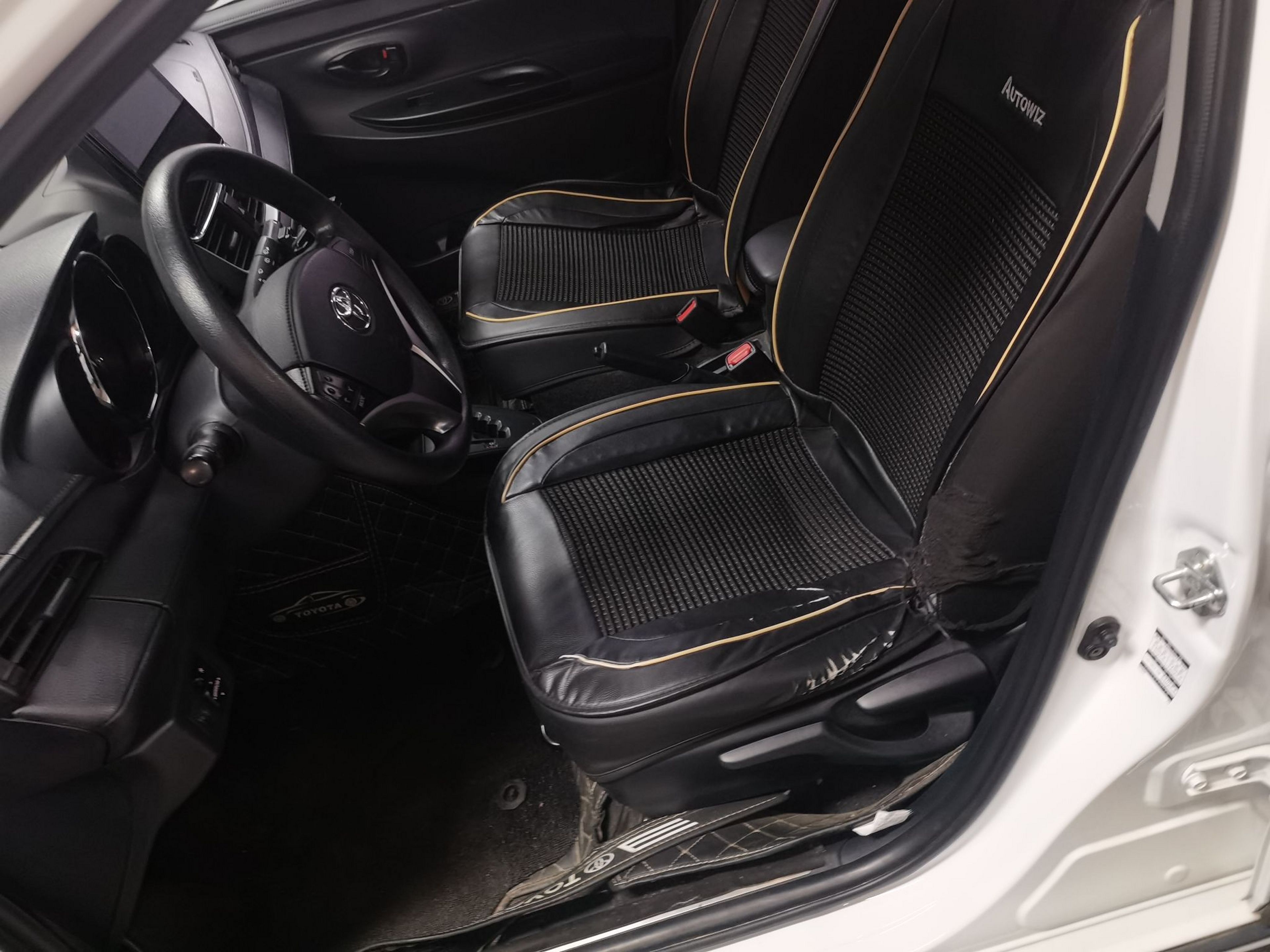 Переднее сиденье в автомобиле