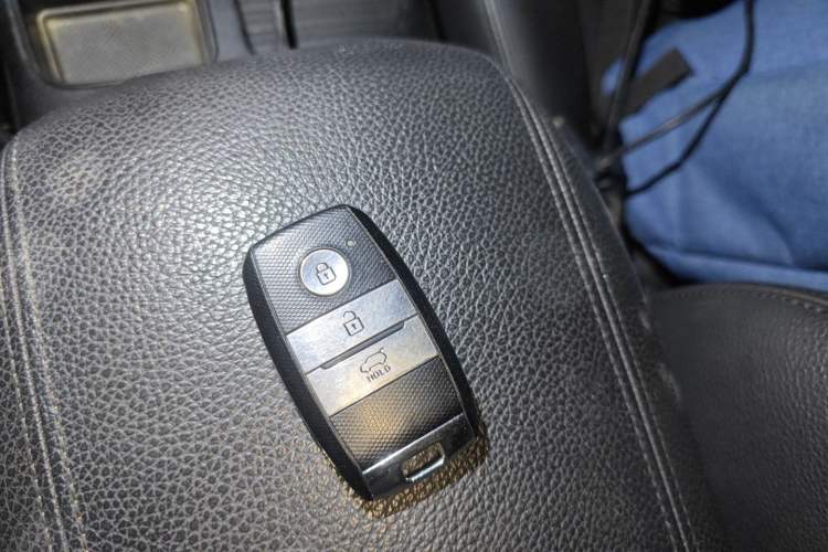 Used Kia Sorento 2013 2.4L 7-Seater Gasoline Luxury Version China IV Standard
