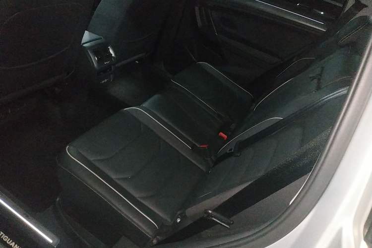 Used Volkswagen Tiguan L 2019 330TSI Automatic Two-Wheel Drive R-Line Flagship Model China VI Standard