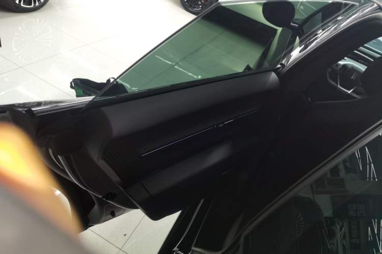 Used  12 2025 Ultra Extended-Range Edition
