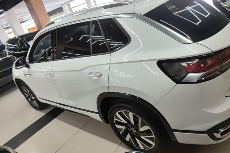 Used Volkswagen Tayron 2024 330TSI Two-Wheel Drive R-Line High-Energy Version
