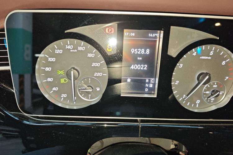 Used Mercedes-Benz Vito 2021 2.0T Elite Version 7 Seats
