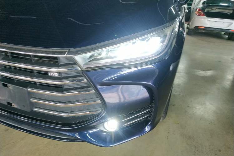 Used BYD Song MAX 2018 1.5T Automatic Smart Connect Elite Model with 6 Seats