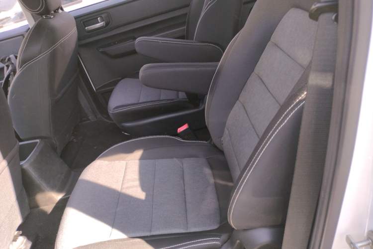 Used Wuling Hongguang PLUS 2019 1.5T Manual Comfort Version 7 Seats
