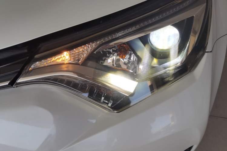 Used Toyota RAV4 2018 2.0L CVT Two-Wheel Drive Fashion X Edition
