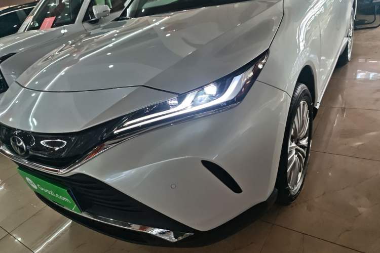 Used Toyota Harrier 2023 2.0L CVT Two-Wheel Drive Deluxe Edition