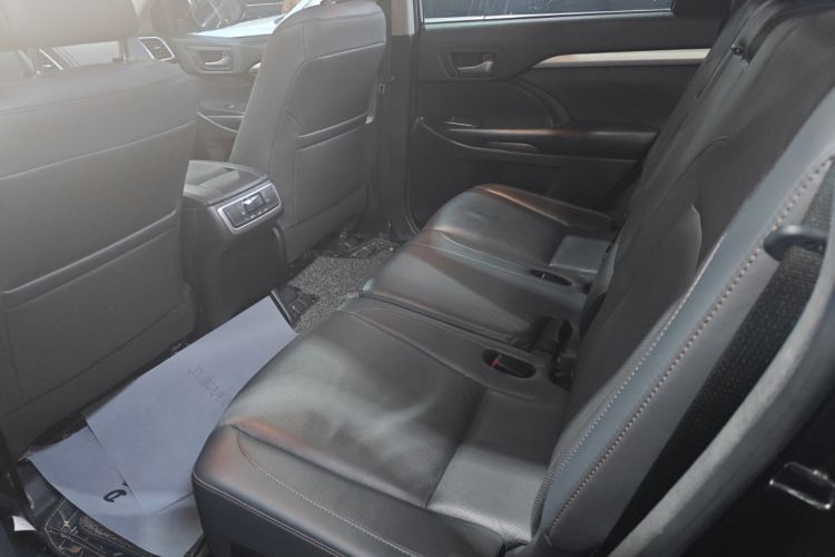 Used Toyota Highlander 2018 2.0T Four-Wheel Drive Luxury Edition 7 Seats China V Emission Standard
