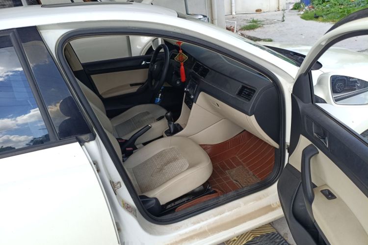 Used Skoda Rapid 2015 1.6L Manual Smart Selection Model
