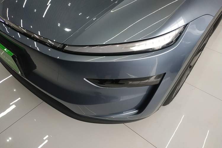 Used Tesla Model Y 2025 Rear-Wheel-Drive Version