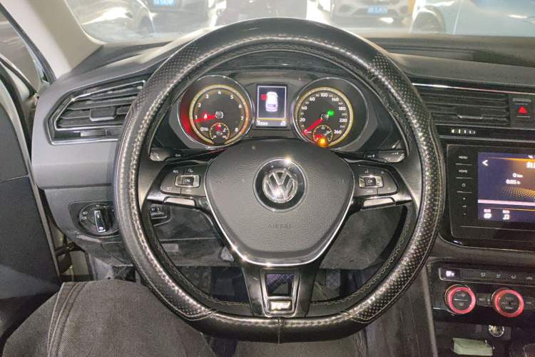 Used Volkswagen Tiguan L 2019 Updated Version 330TSI Automatic Two-Wheel Drive Panoramic Comfort Edition China VI Standard
