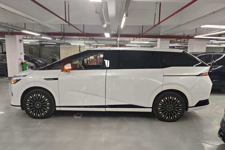 Used XPeng X9 2025 650 Long-Range Max
