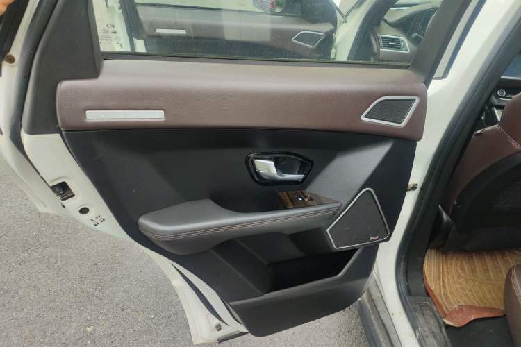 Used Land X7 2015 2.0T Panoramic Prestige Edition
