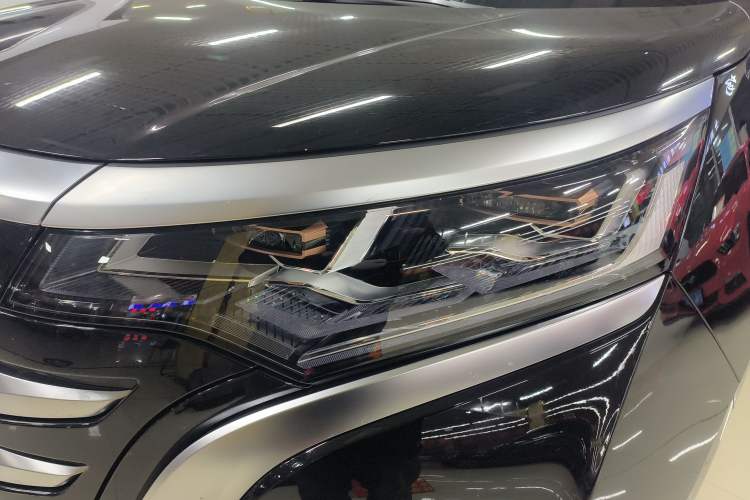 Used Denza D9 2022 DM-i 1040 Prestige Model
