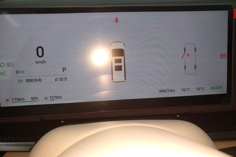 Used VOYAH Dream 2025 PHEV Four-Wheel Drive Prestige Kunpeng Edition
