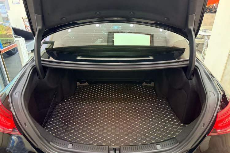 Used Mercedes-Benz E-Class 2022 Second Facelift E 300 L Luxury Edition