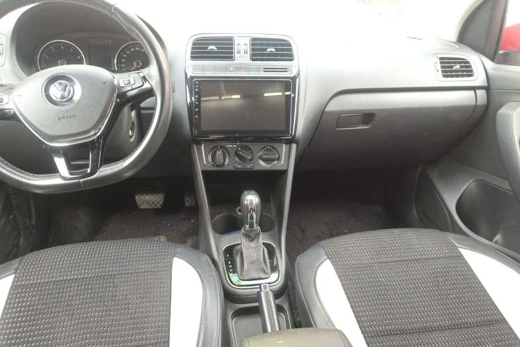 Used Volkswagen Polo 2016 1.6L Automatic Comfort Model
