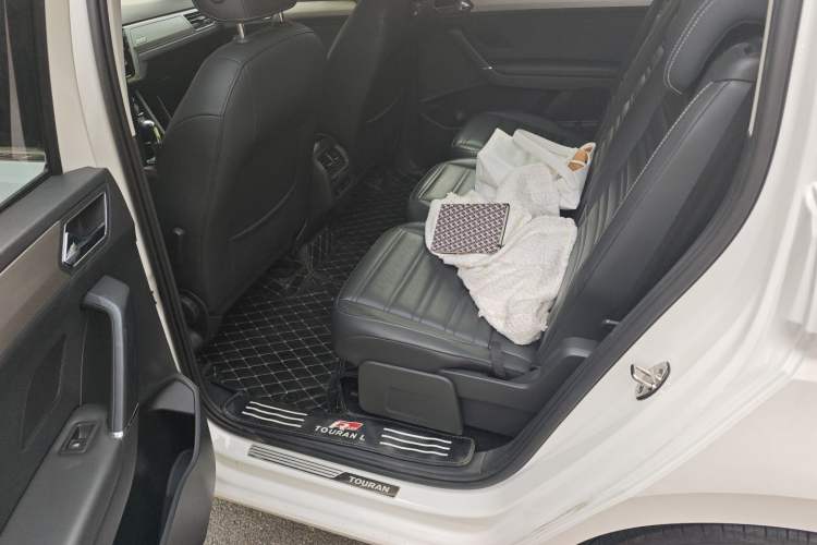 Used Volkswagen Touran 2016 Volkswagen Touran L 280TSI DSG Comfort Edition
