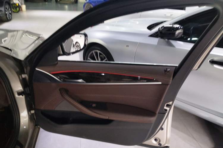 Used BMW 5 Series 2022 Restyled 525Li Luxury Package
