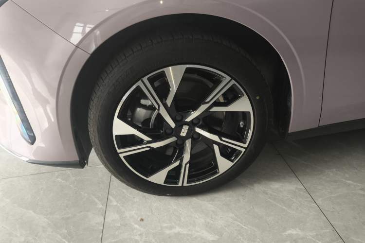 Used  L6 2024 125km Creative Edition
