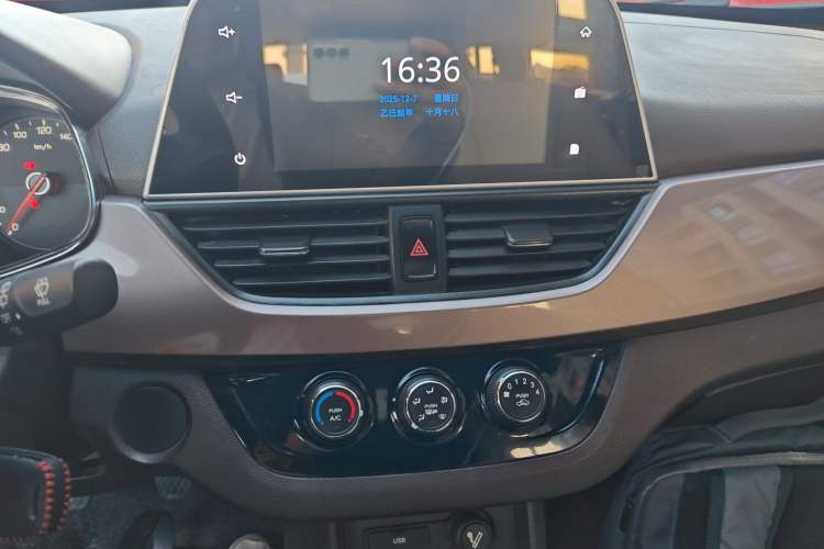 Used Baojun 310W 2017 1.5L Manual Fashion Model China V
