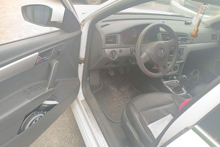 Used Volkswagen Gran Lavida 2013 1.6L Manual Comfort Model