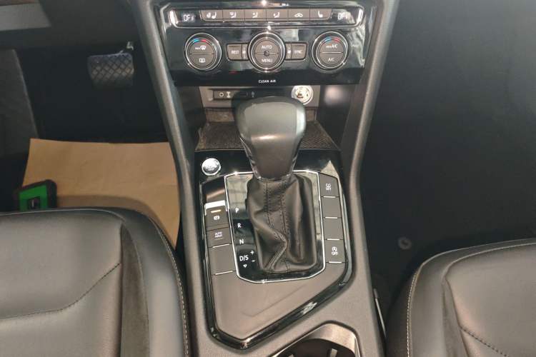 Used Volkswagen Tiguan L 2017 330TSI Automatic Two-Wheel Drive Luxury Edition
