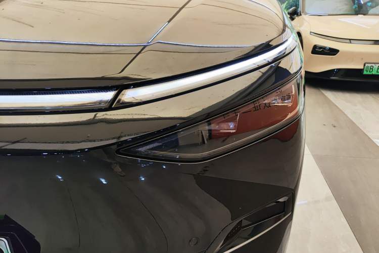 Used XPeng X9 2024 702 Ultra-Long Range Max
