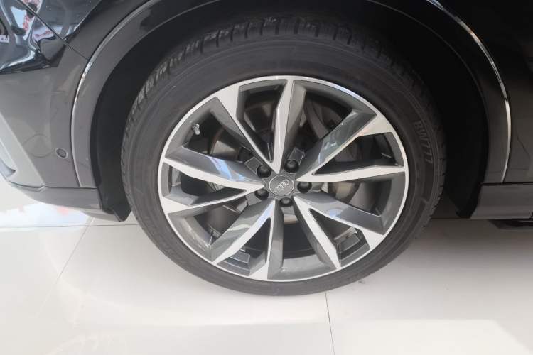 Used Audi Q7 2020 55 TFSI quattro S line sports model
