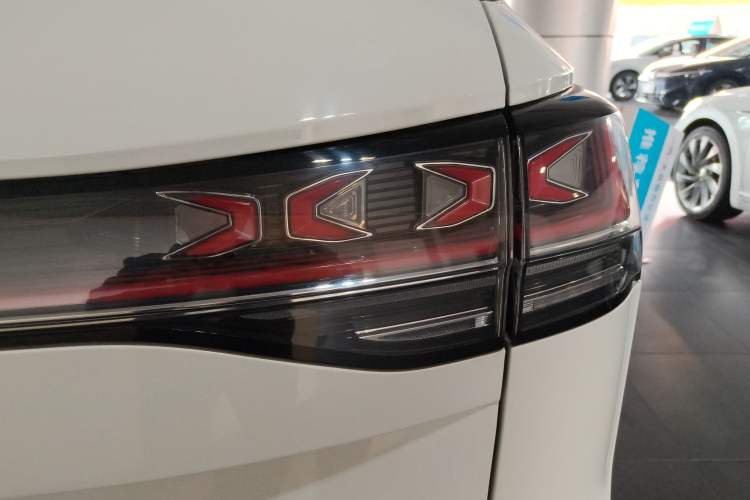 Used Volkswagen Tayron 2023 300TSI Two-Wheel-Drive Luxury Plus Advanced Edition
