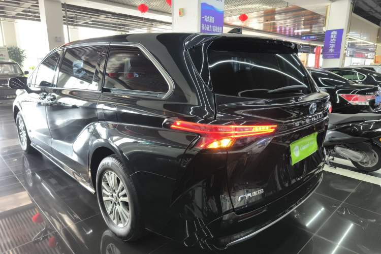 Used Toyota Sienna 2021 2.5L Hybrid Premium Edition