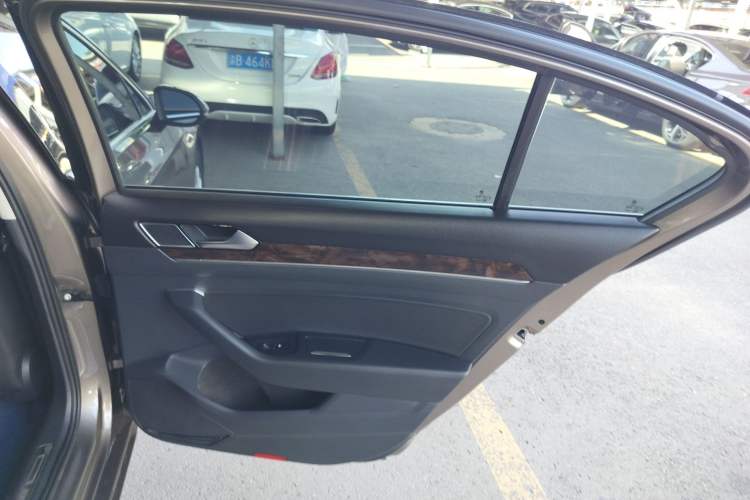 Used Volkswagen Magotan 2017 330TSI DSG Luxury Model
