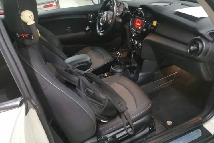Used  MINI 2019 1.5T ONE
