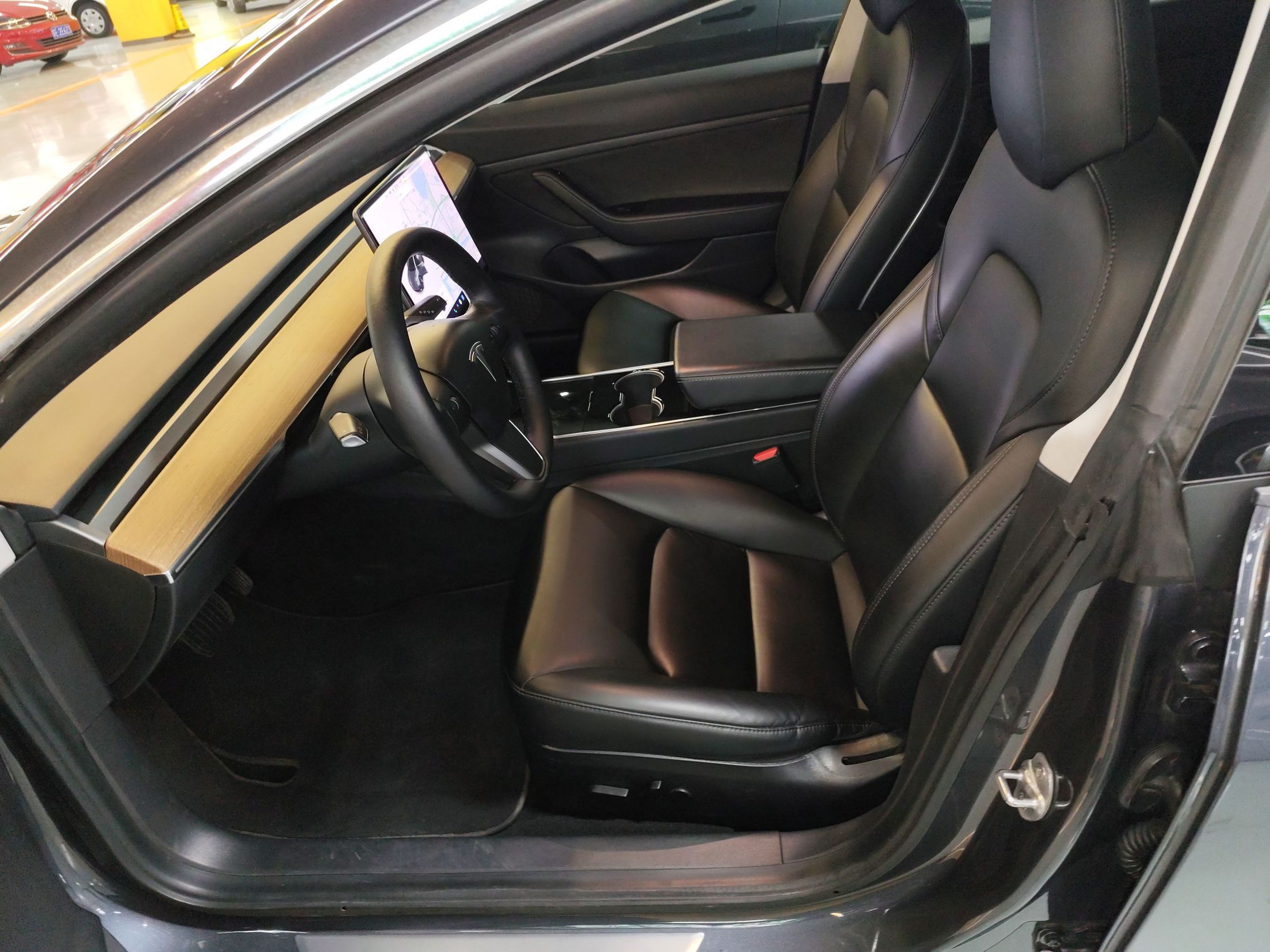 Переднее сиденье в автомобиле