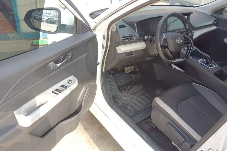 Used Dongfeng Aeolus E70 2023 500 Smart Edition Lithium Iron Phosphate 48.6 kWh 120 kW