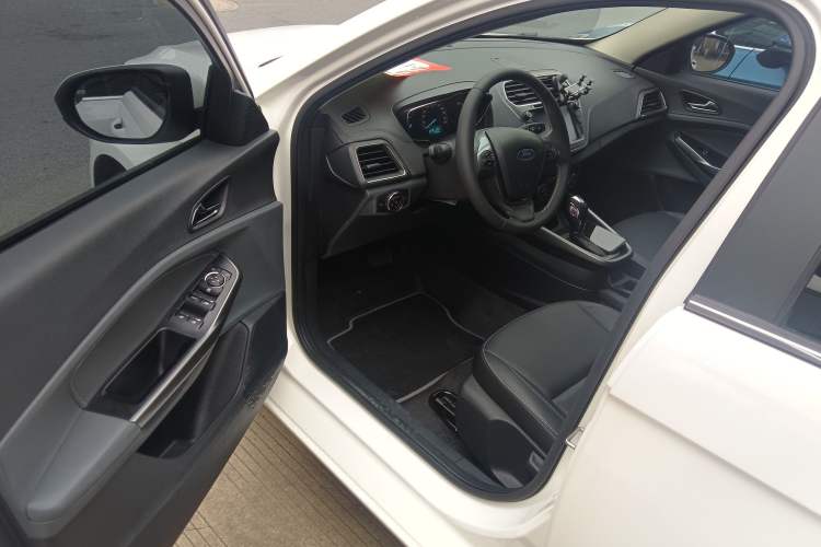 Used Ford Escort 2017 Happiness Edition 1.5L Automatic Fashion Version
