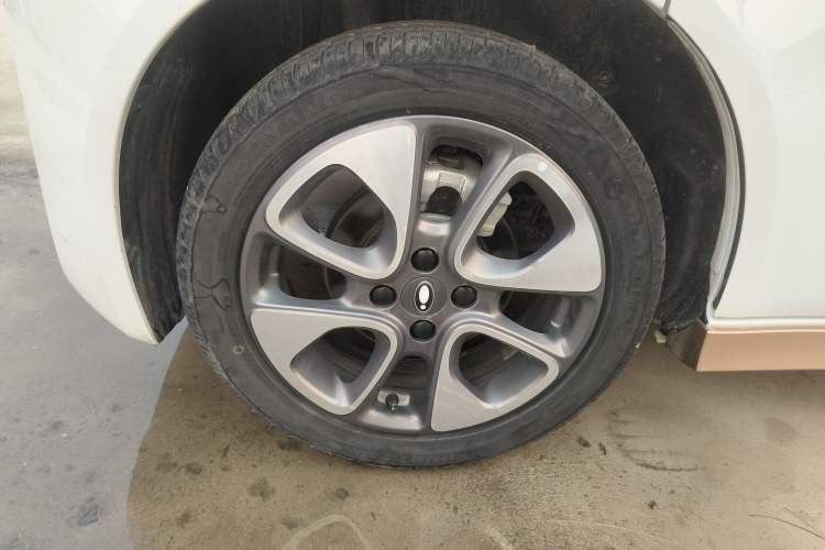 Used ORA White Cat 2022 Xiaoyue Mao Edition 360 km Luxury Model Lithium NMC
